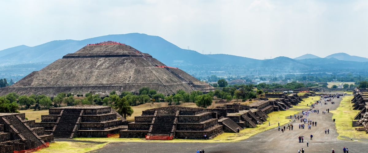 Teotihuacán — Pirâmides do Sol e da Lua